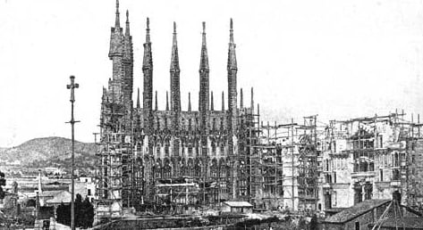 Antoni Gaudi voor de bouwwerken van de Sagrada Familia in Barcelona